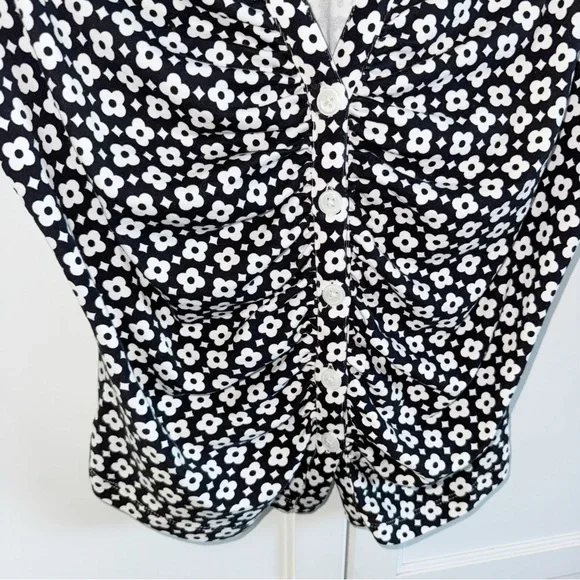 Anthropologie Maeve Black/White Floral Blouse S/Sleeve Sz XLarge Ruched Stretchy - Picture 5 of 11